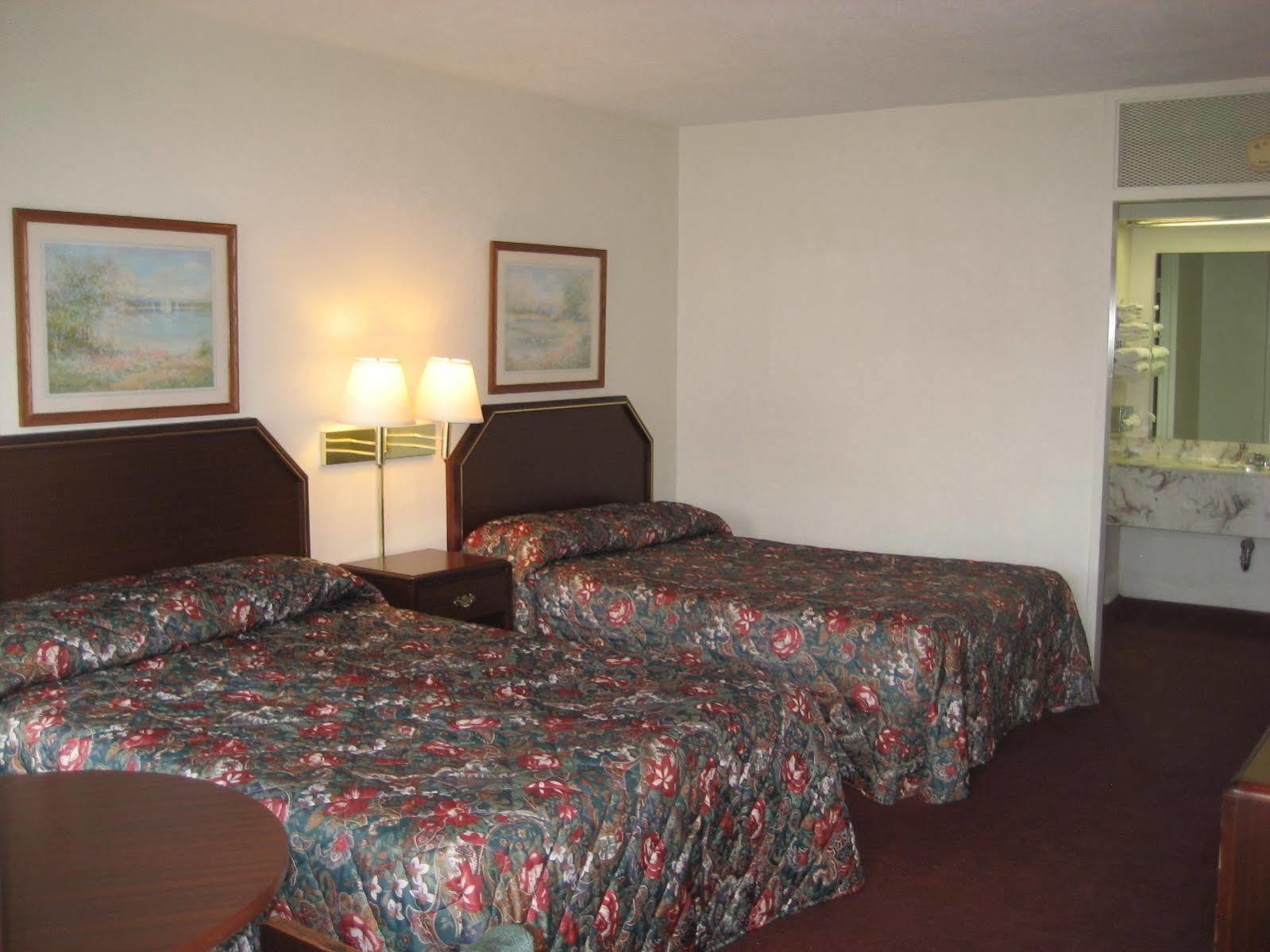 Sands Central Inn Hot Springs Exterior photo